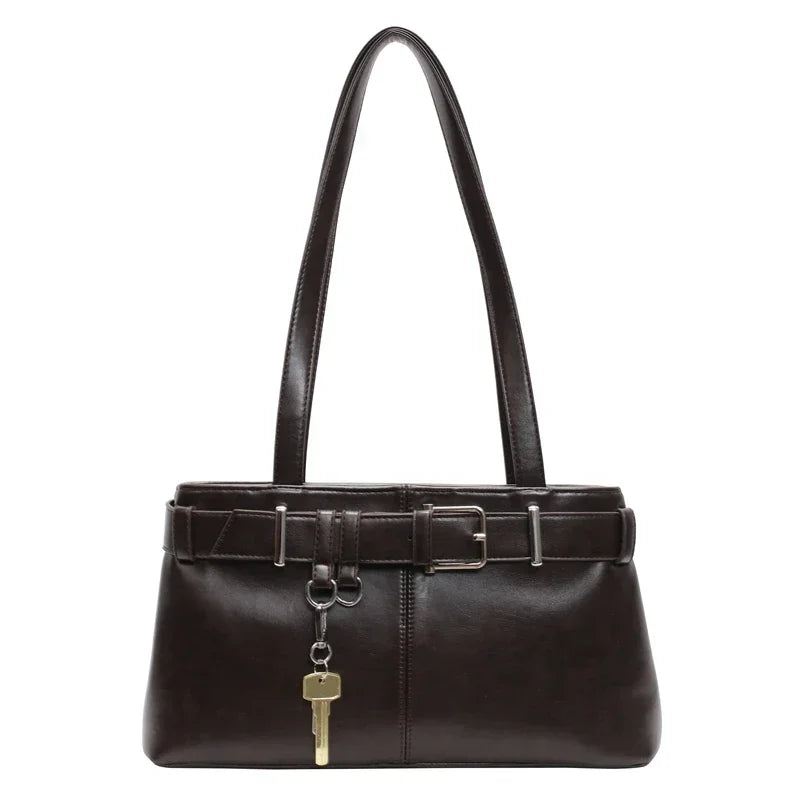 Succombez au sac ALITA, sac à main en cuir vegan café élégant avec bandoulière, compact et raffiné, idéal pour sublimer vos tenues au quotidien