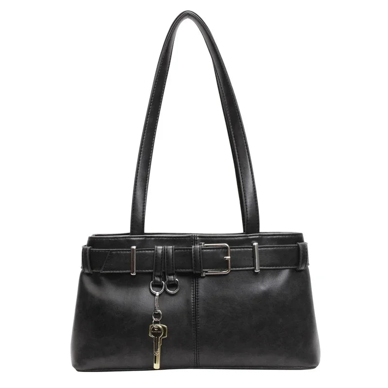 Succombez au sac ALITA, sac à main en cuir vegan noir élégant avec bandoulière, compact et raffiné, idéal pour sublimer vos tenues au quotidien