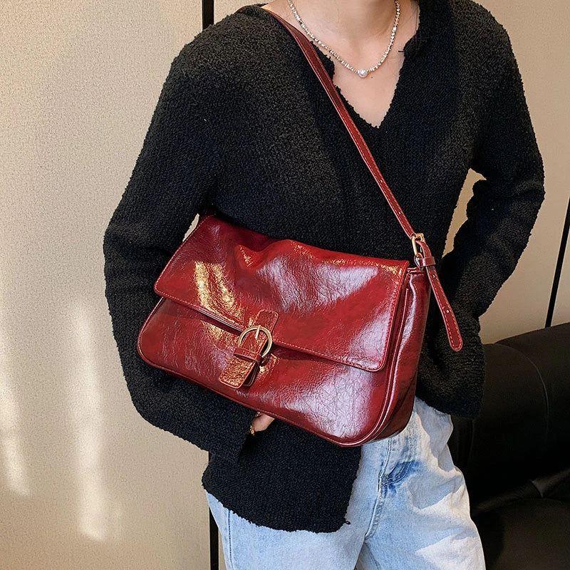 sac bandoulière femme rétro cuir bordeaux vegan lisse chic et pratique Aurora – sac à main élégant pour sorties et quotidien