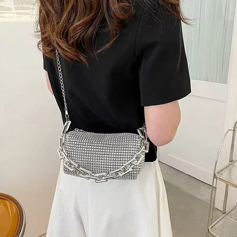 Carolina - Sac à Main avec Strass, petit sac femme scintillant avec chaînes métalliques, idéal pour les soirées et occasions élégantes, couleur argenté