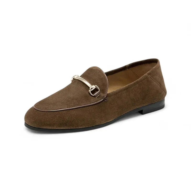 Chiarra mocassins femme en daim avec détail doré couleur café détail sur finitions