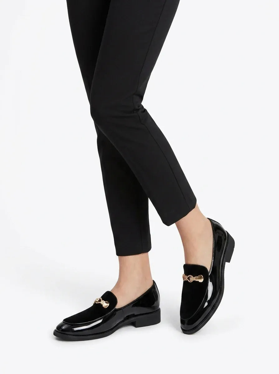 Isabella – Mocassin Femme Verni Ornement Doré Chic
