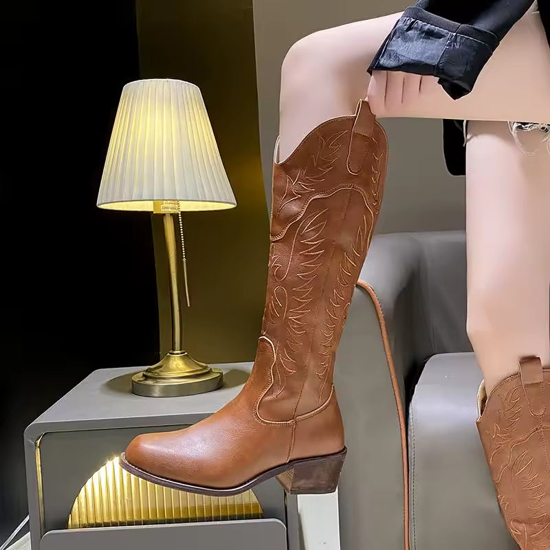 Leen - Santiag Haute Marron Femme à Motifs et Fermeture, bottes femme marron jusqu’au genou à motif totem, et talon carré