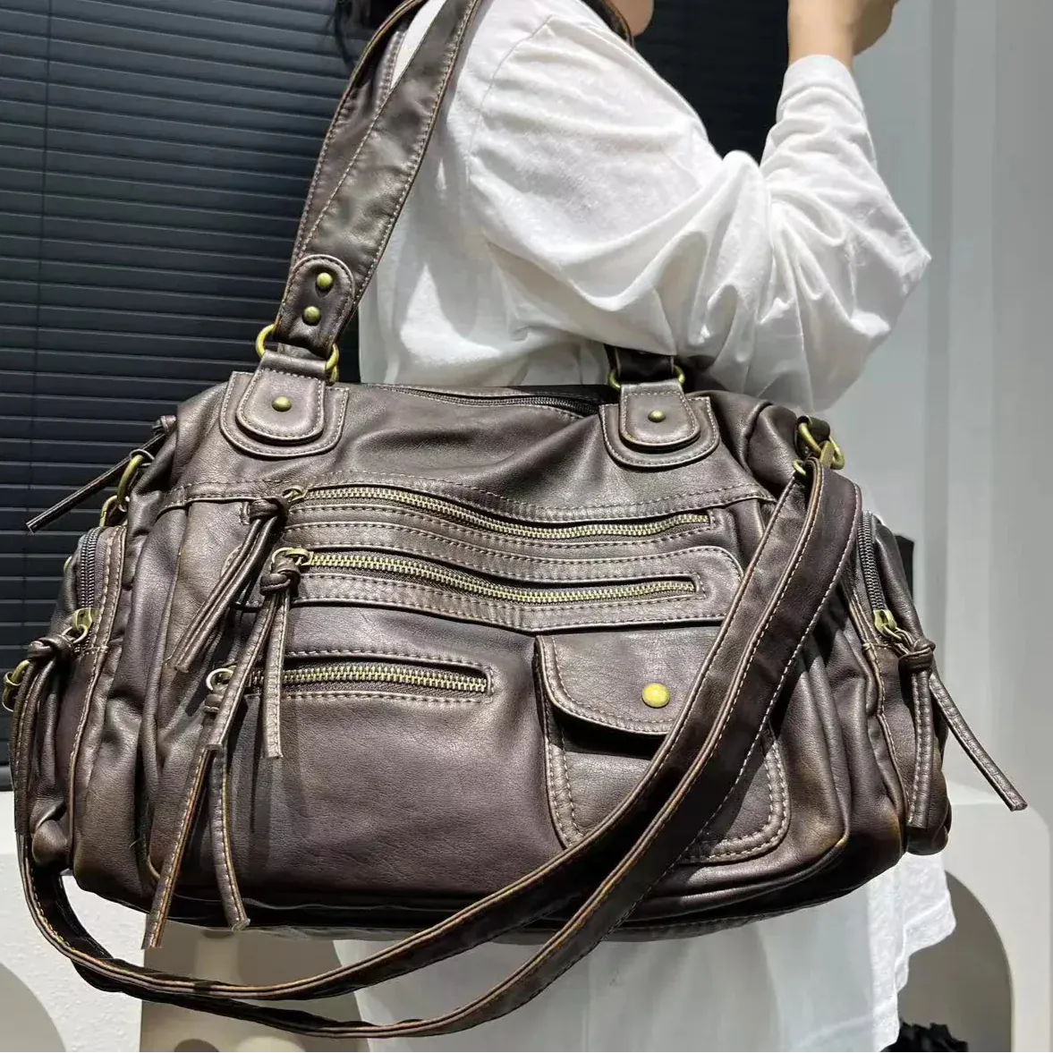 MELANIA - Sac à Main en Cuir Vintage à Poches Zipées Femme pour Ordinateur, Cahiers et Documents A4
