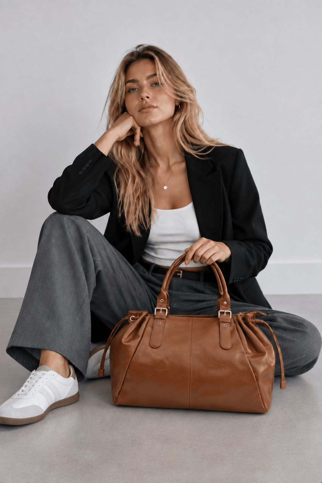 APOLLINE – Sac à Main de Cours Porté Épaule verni