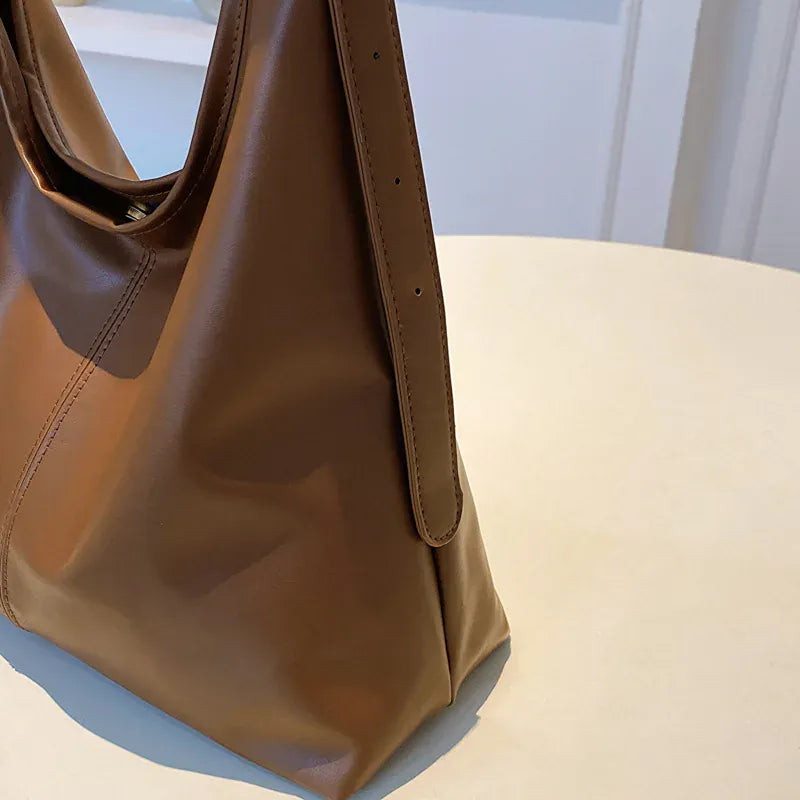 RAKEL - Sac Hobo en Cuir Femme Souple et Grande Capacité pour Ordinateur, Cahiers et Essentiels détails