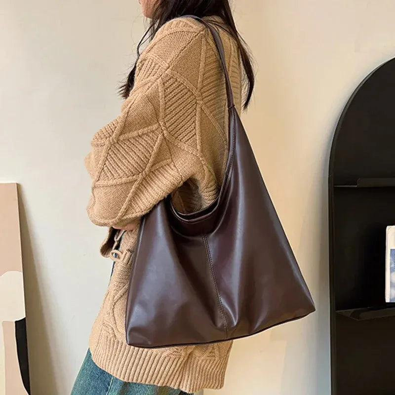 RAKEL - Sac Hobo en Cuir Femme Marron Foncé Souple et Grande Capacité pour Ordinateur, Cahiers et Essentiels porté épaule