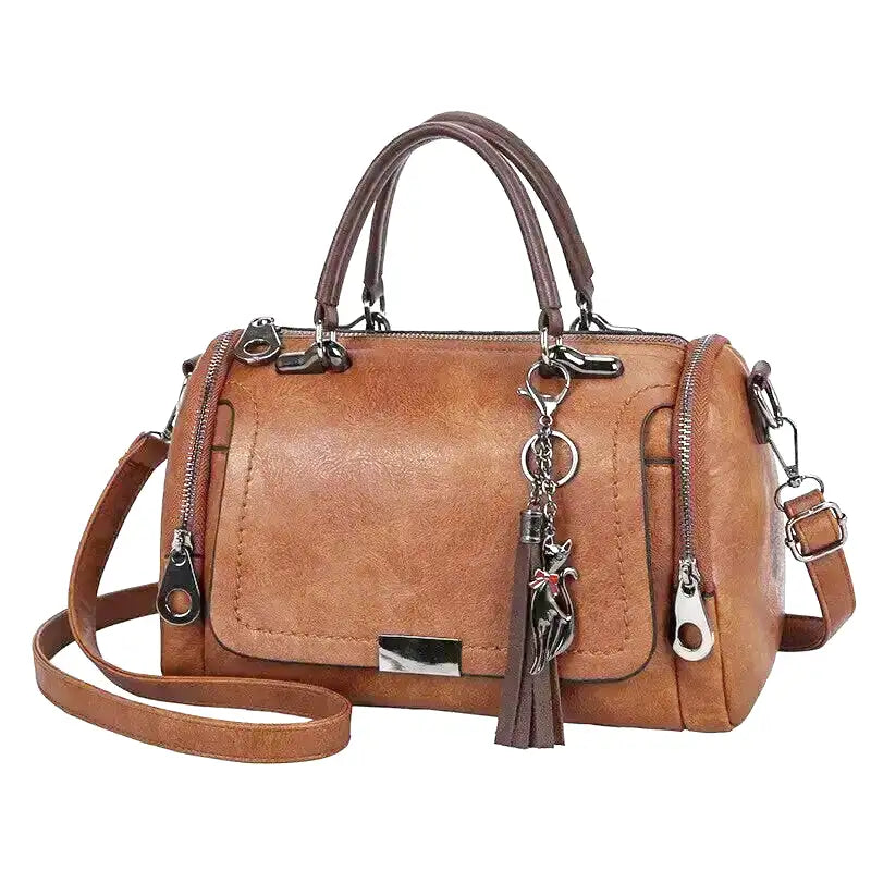 Sac à main RAYA en cuir souple marron spacieux avec sangle ajustable et fermeture éclair élégante.