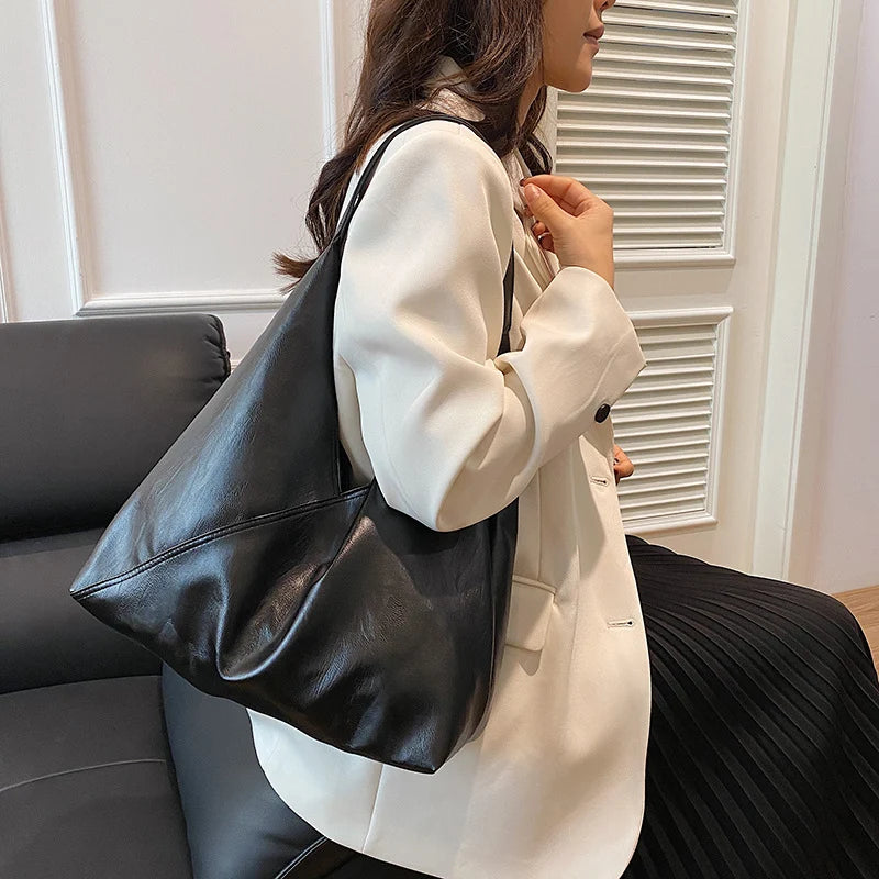 BEA - Grand Sac à Main Epaule Elégant noir, grand sac femme en cuir vegan pour ordinateur, dossiers et essentiels du quotidien, porté épaule