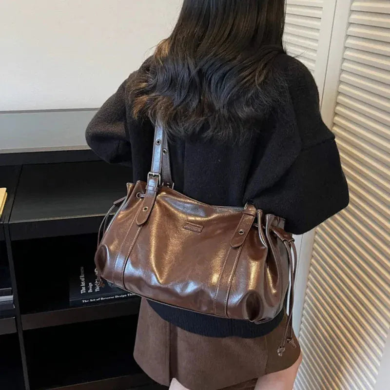 DONA - Sac Pour Les Cours Cuir Lisse marron Femme pour ordinateur 15 pouces, cahiers et documents A4
