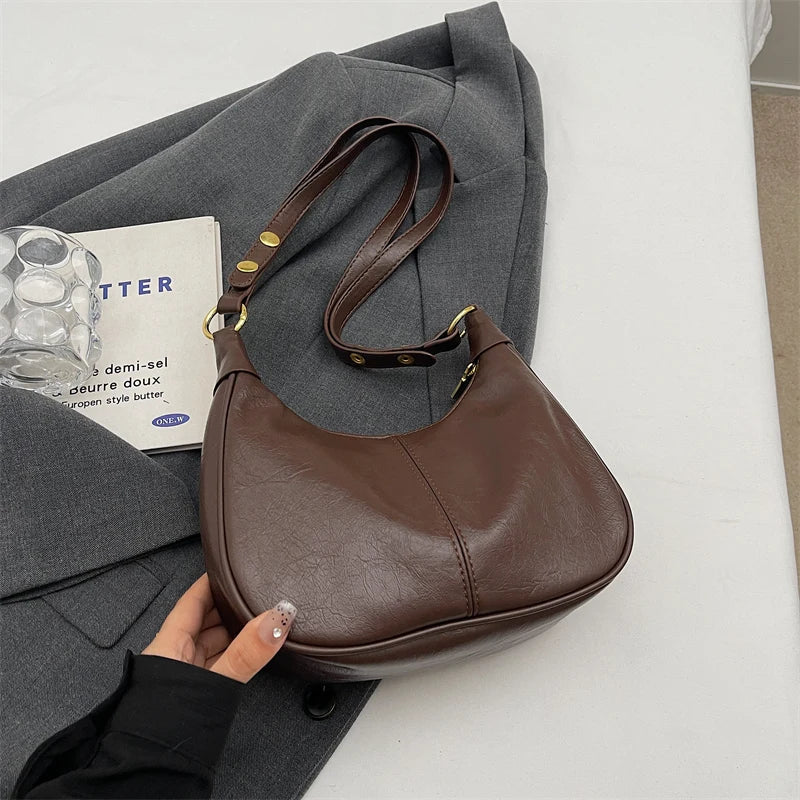 Lila - Petit Sac à Main en Cuir Élégant, couleur café, sac femme chic et raffiné au design épuré, idéal pour le quotidien, le bureau et les sorties, vue du dessus