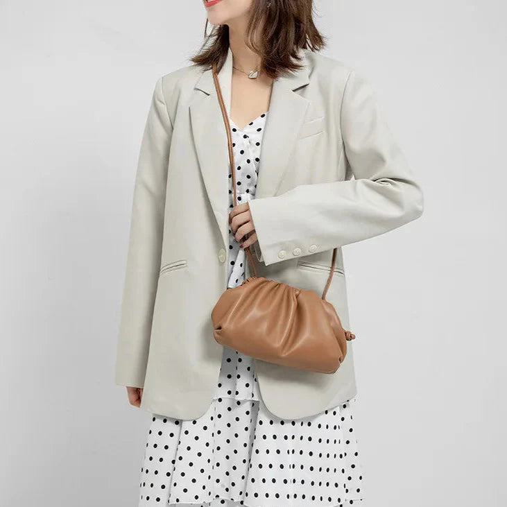 Lina - Petit Sac à Main en Cuir Souple à Bandoulière, petit sac femme chic et compact, idéal pour les sorties et le quotidien, couleur marron, porté épaule