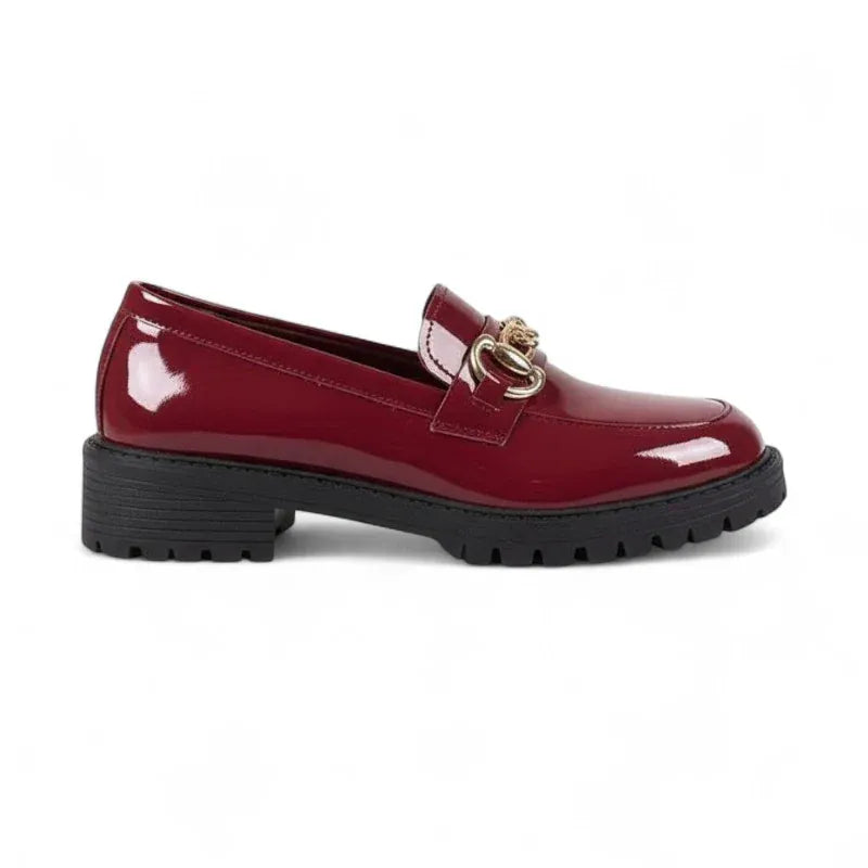Livia mocassins femme vernis chaîne dorée avec talon bas rouge