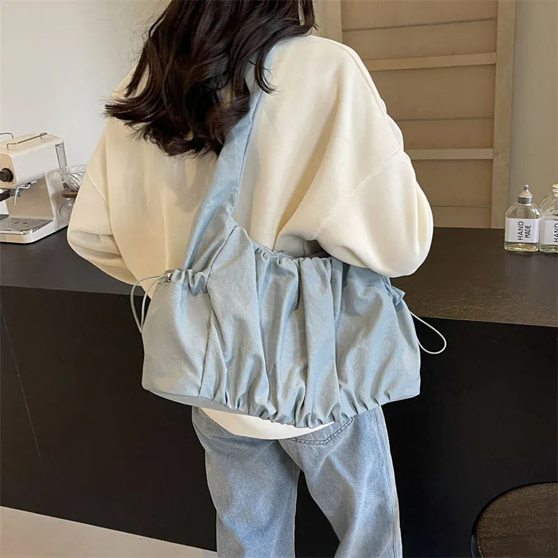 LOUISA - Sac à Main en Tissu à Fermeture Éclair Femme, format pratique pour téléphone, portefeuille, maquillage et essentiels, couleur bleu, porté épaule