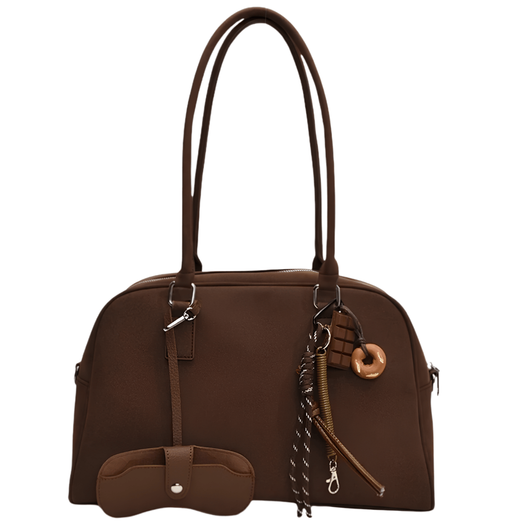MARINA – Sac à main bandoulière en cuir vegan café effet daim, robuste et raffiné, idéal pour cours et travail.
