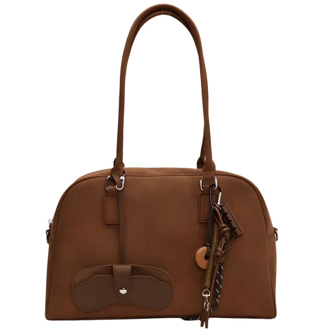 MARINA – Sac à main bandoulière en cuir vegan marron effet daim, robuste et raffiné, idéal pour cours et travail.
