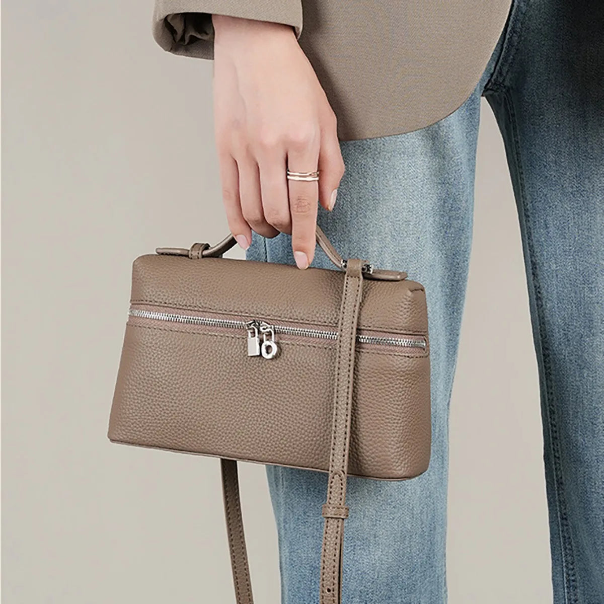 Mua - Petit Sac à Main en Cuir Grainé, petit sac femme élégant au design minimaliste et à la texture grainée, couleur greige
