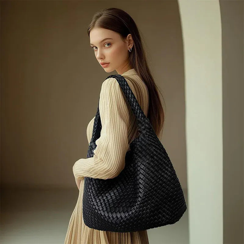 Perla - Sac à Main Femme Tressé avec sa Pochette Assortie NOIR, Grand Format pour Ordinateur 15 Pouces et Essentiels, porté épaule