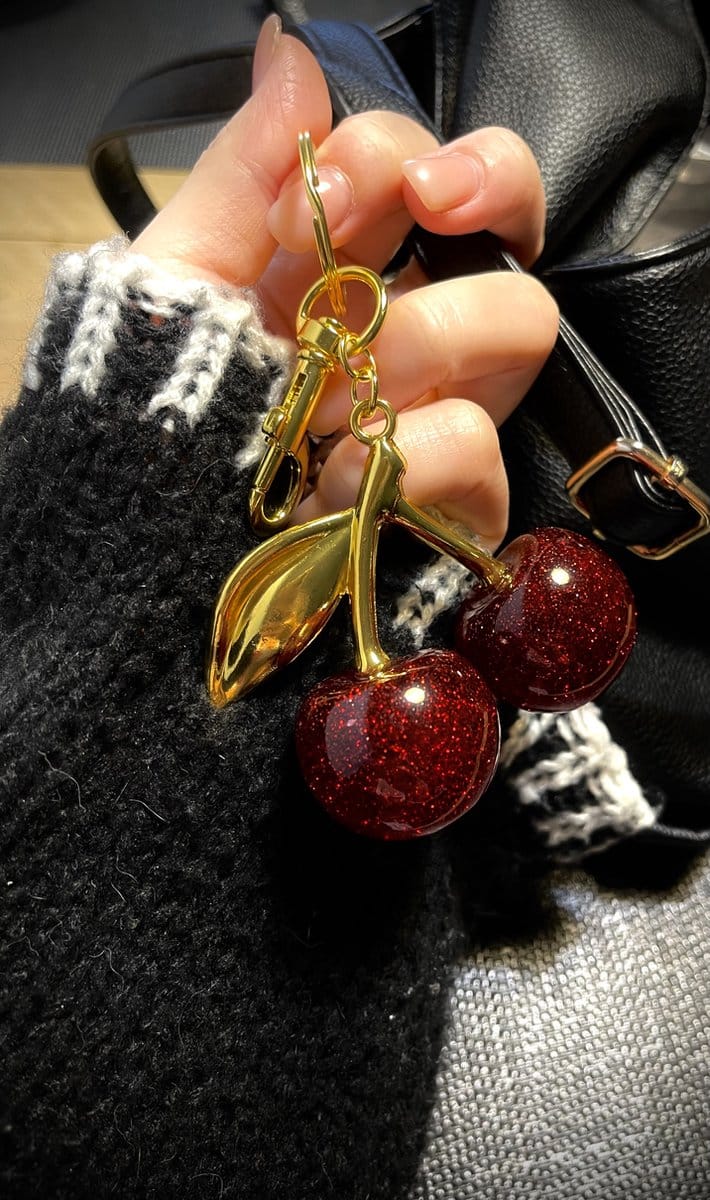 Porte-clé femme en métal forme cerise, charm bijou de sac à main et sac à dos, coloré et élégant