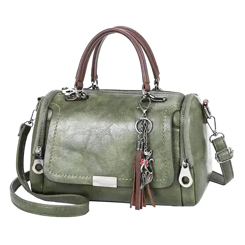 Sac à main RAYA en cuir souple vert spacieux avec sangle ajustable et fermeture éclair élégante.