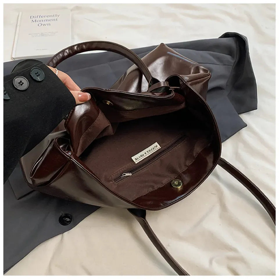 TALIA - Sac à Main de Cours en Cuir Souple Verni vue intérieur du sac